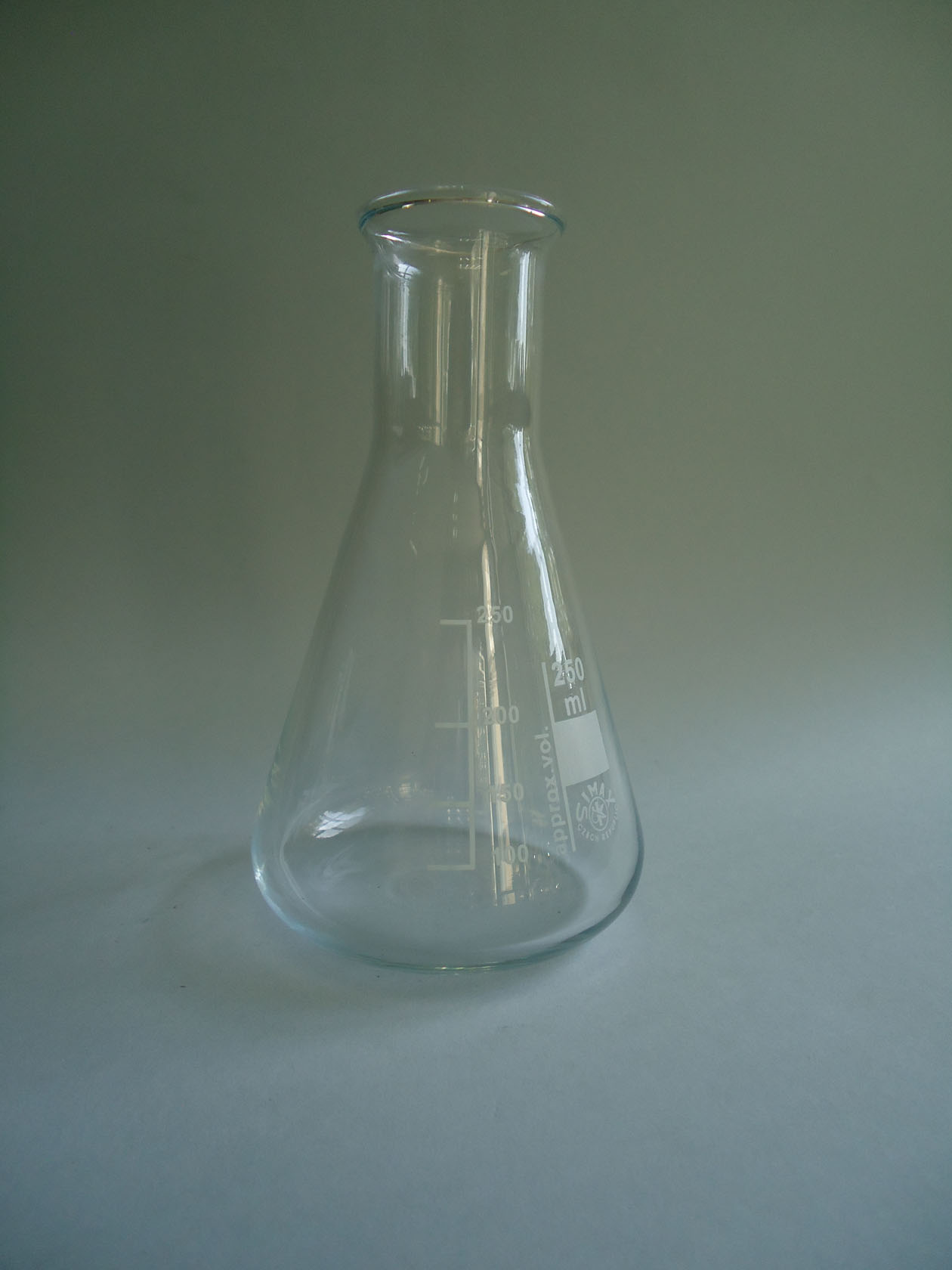 Matraz Erlenmeyer borosilicato  250 ml.